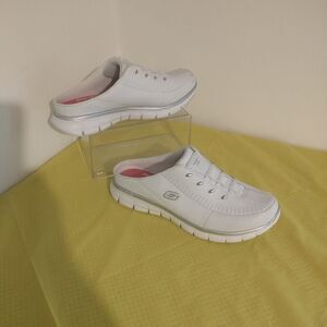 Skechers Women's SZ 11 Elite White Leather Memory Foam Slip On Mules Nurse.